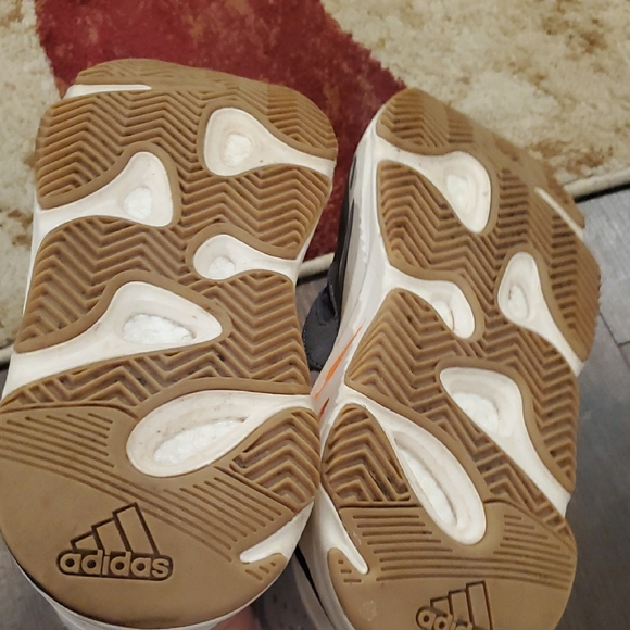 Boys Adidas Yeezy Gray and Orange Sneakers Sz 5 - Picture 7 of 7